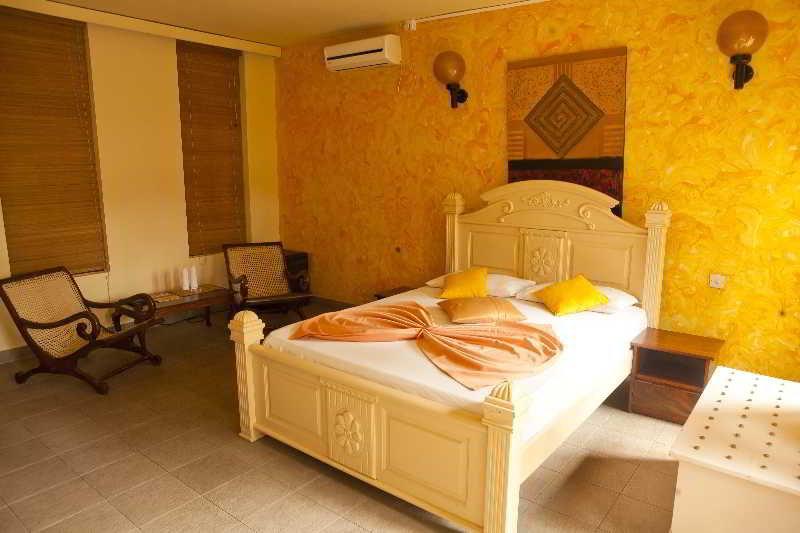 Yoho Rivi Ras Hotel Dehiwala-Mont Lavinia Extérieur photo
